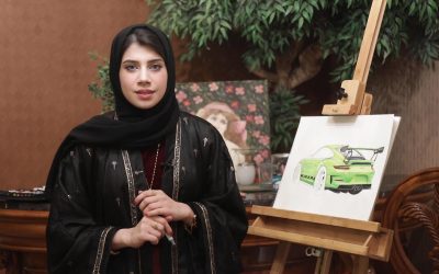 رسامة بحرينية تحترف رسم السيارات الرياضية